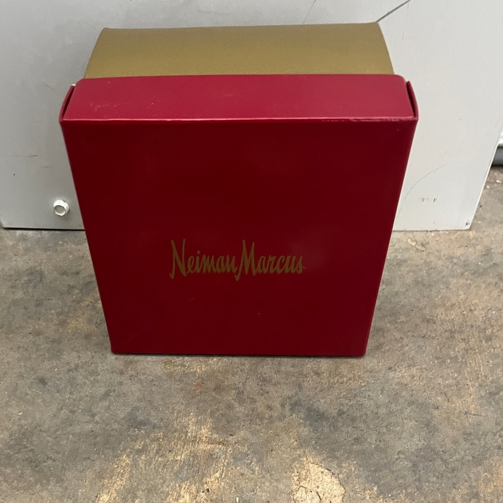 🐠 Vintage Red/Gold Neiman Marcus Box.